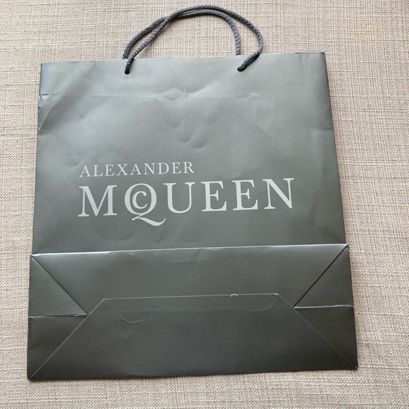Alexander Mc Queen paper bag - Picture 2 of 2